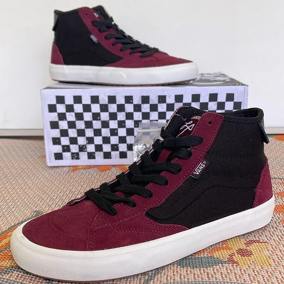 Vans WMNS The Lizzie Port/Black
VN0A4BX102Y
Sneakers - Picture 15 of 16
